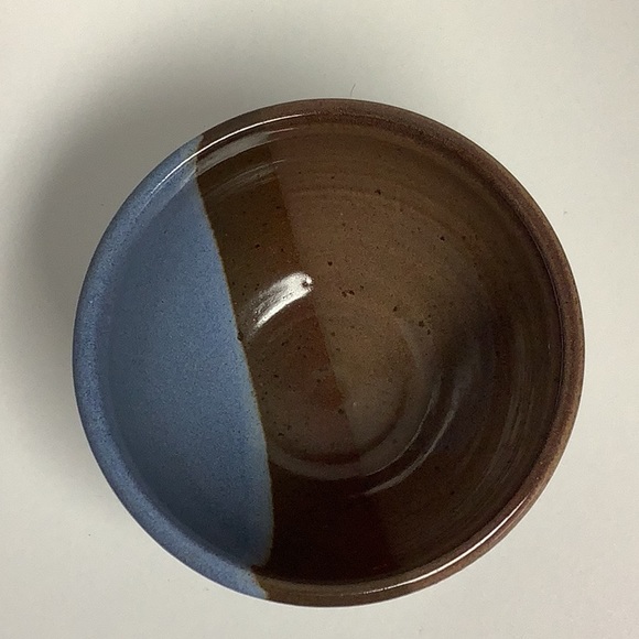 Blue and Brown handcrafted 2014 signed pottery bowl. - Picture 5 of 6